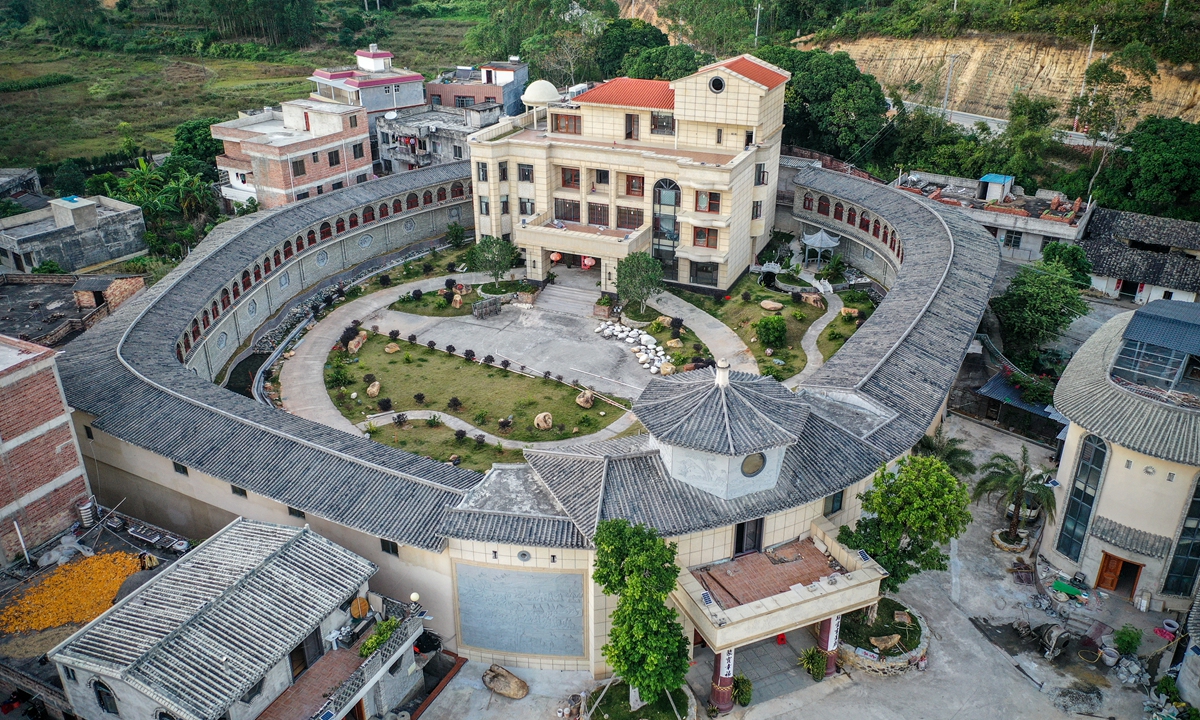 A newly-built Hakka-style building stands tall in Yulin, South China's Guangxi Zhuang Autonomous Region. The circular houses surrounding a Western-style villa form a huge fortress, which takes up an area of 4,400 square meters and cost 30 million yuan ($4.7 million.) Photo: IC