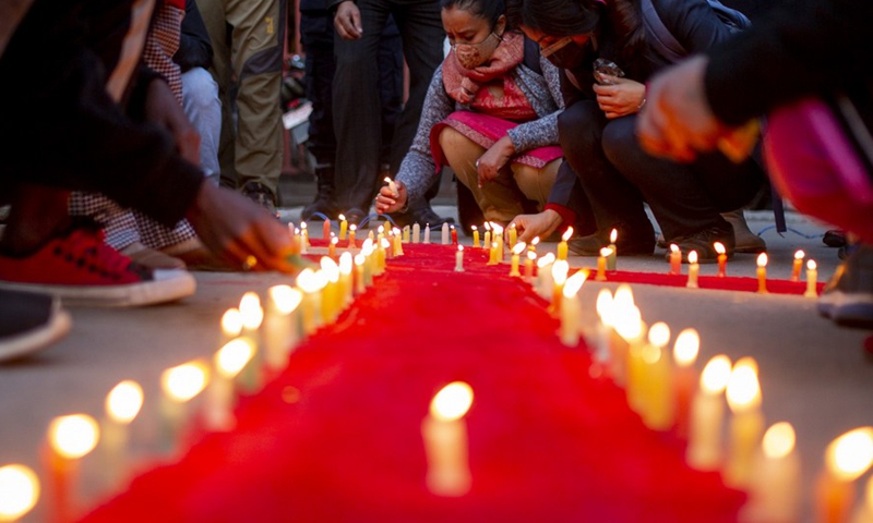 Volunteers light candles during an AIDS awareness campaign on the eve of World AIDS Day in Kathmandu, Nepal, Nov. 30, 2021.(Photo: Xinhua)