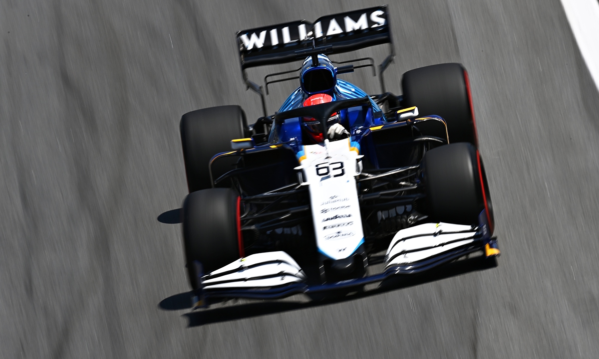 Williams driver George Russell drives to the grid before the F1 Grand Prix of Brazil on November 14 in Sao Paulo. Photo: VCG