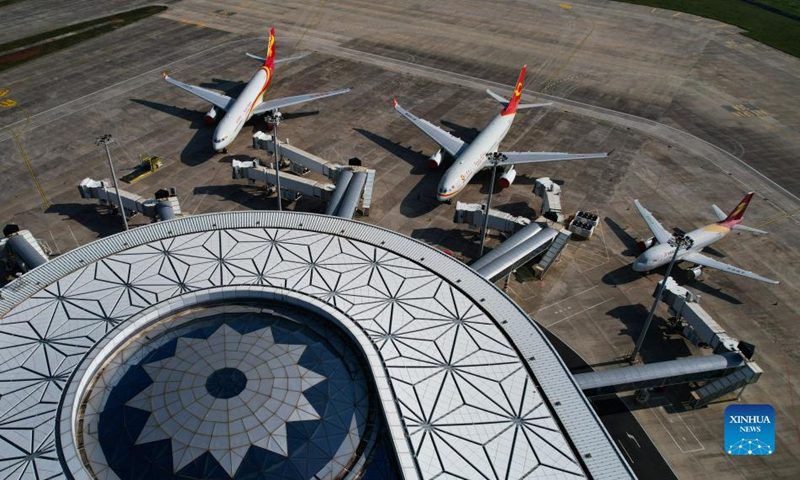 Aerial photo taken on Nov. 26, 2021 shows a view of the expansion project of Meilan International Airport in Haikou, south China's Hainan Province. The expansion project of Meilan International Airport in south China's resort island of Hainan was officially put into operation on Dec. 2. The project consists of a new terminal, a 3,600-meter runway, and ground transport facilities. (Xinhua/Yang Guanyu)

