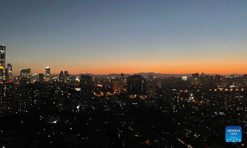 Photo taken with a mobile phone shows buildings at sunset in Chaoyang District of Beijing, capital of China, June 18, 2021. Photo:Xinhua