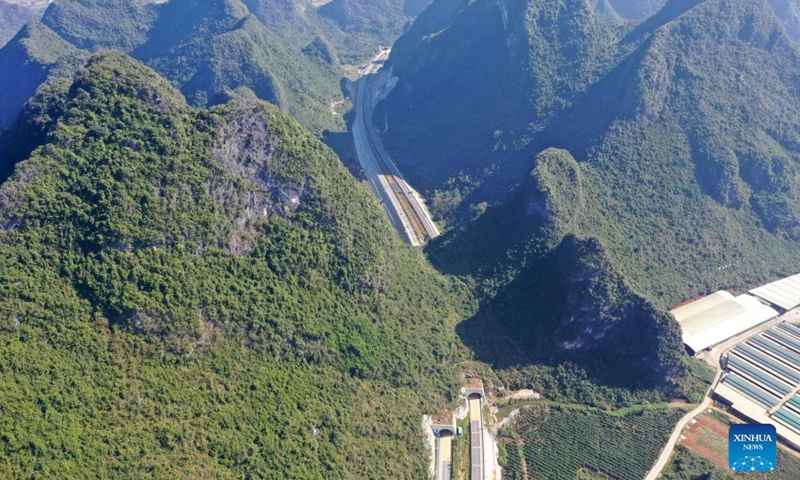 Aerial photo taken on Dec. 1, 2021 shows an expressway in Du'an Yao Autonomous County, south China's Guangxi Zhuang Autonomous Region.Photo:Xinhua