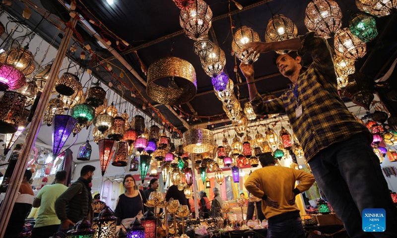 An exhibitor displays decorative lights during the Punjab International Trade Expo (PITEX) in Amritsar, India's northern state Punjab, on Dec. 2, 2021. International traders participate in the PITEX 2021 here from Dec 2 to Dec 6.Photo:Xinhua