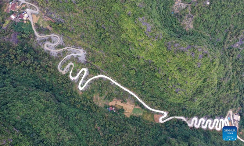 Aerial photo taken on Dec. 2, 2021 shows mountain roads in Dongmiao Township of Du'an Yao Autonomous County, south China's Guangxi Zhuang Autonomous Region.Photo:Xinhua