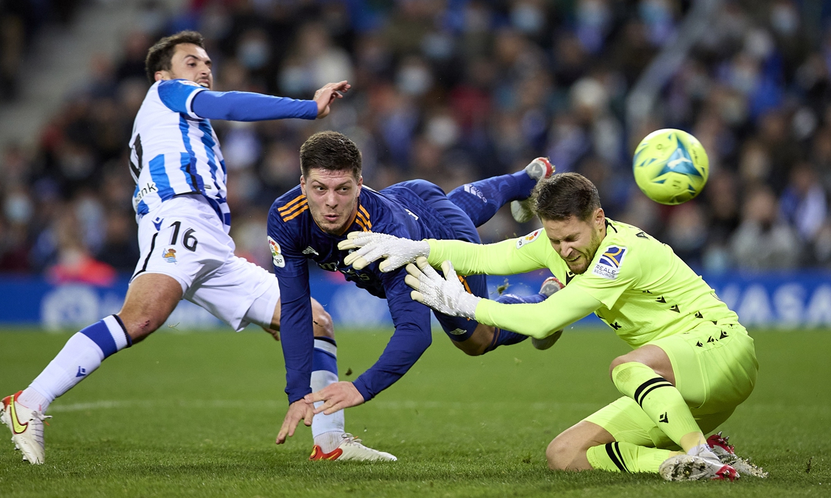 Real Sociedad ease past Benfica to edge closer to Last 16 