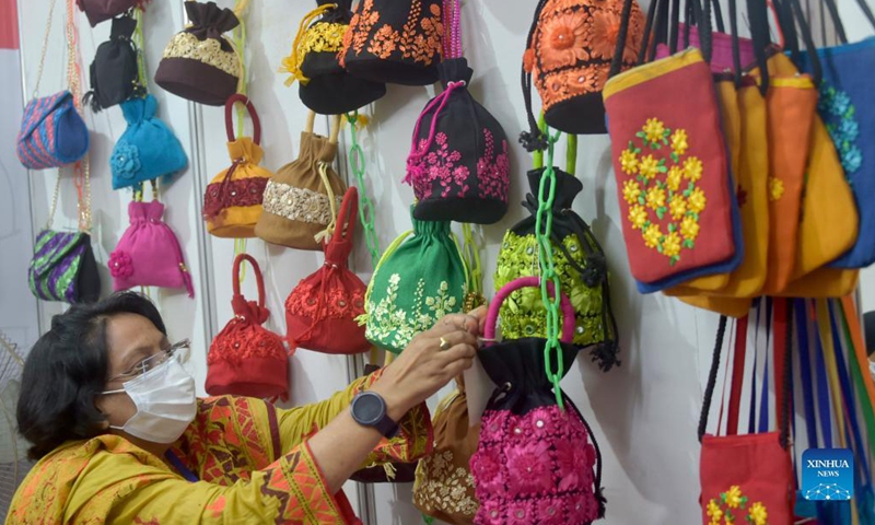 A visitor selects products at a stall during Bangladesh's National Small and Medium Enterprise (SME) Fair in Dhaka, capital of Bangladesh, on Dec. 5, 2021.Photo:Xinhua