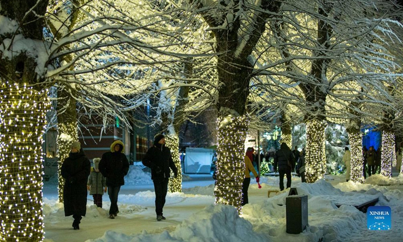 People enjoy Christmas lights in Ogre, Latvia, on Dec. 5, 2021.Photo:Xinhua