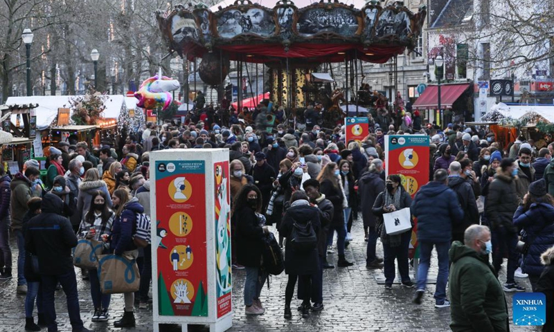 People are seen at a Christmas market in central Brussels, Belgium, on Dec. 11, 2021.Photo:Xinhua