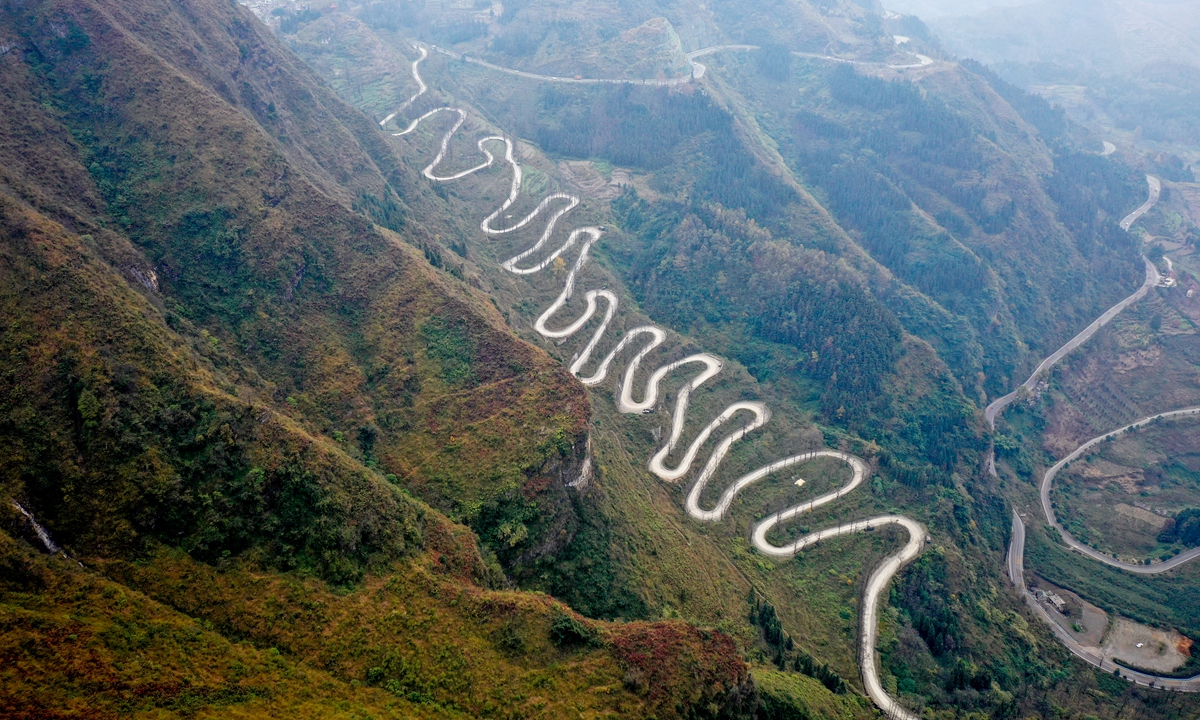 A section of a 4-kilometer-long highway in Qinglong county, Southwest China's Guizhou Province, dubbed the 