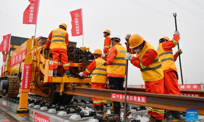 Workers of the China Railway No.4 Engineering Group lay the track of the Huzhou-Hangzhou high-speed railway in Yuhang District, Hangzhou City of east China's Zhejiang Province, Dec. 16, 2021.Photo:Xinhua