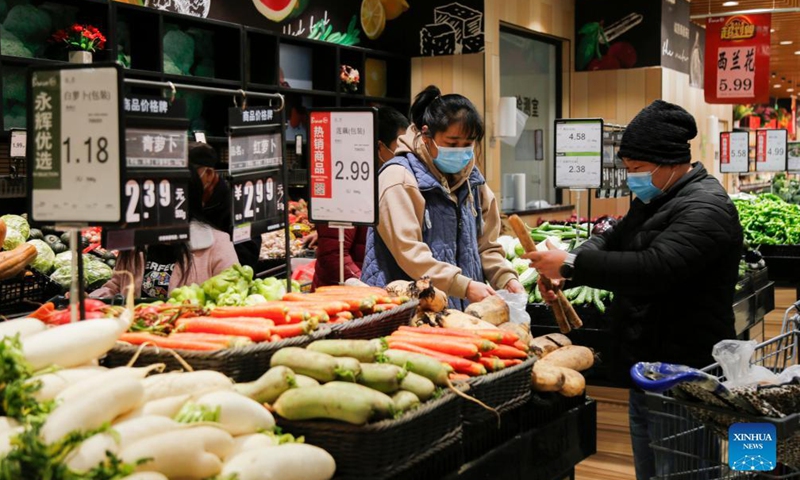 Residents purchase vegetable at a supermarket in Xi'an, northwest China's Shaanxi Province, Dec. 19, 2021.Photo:Xinhua