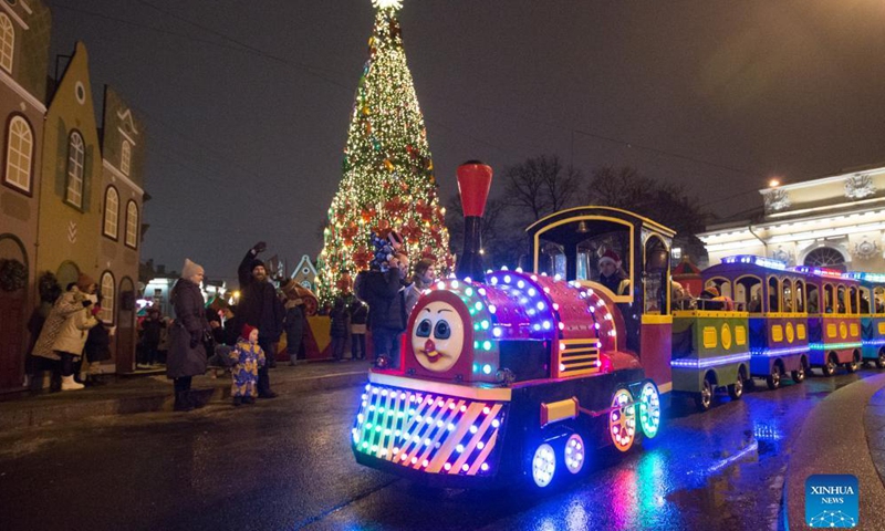 People visit Christmas market in St. Petersburg, Russia - Global Times