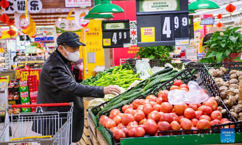 A resident purchases vegetable at a supermarket in Xi'an, northwest China's Shaanxi Province, Dec. 19, 2021.Photo:Xinhua