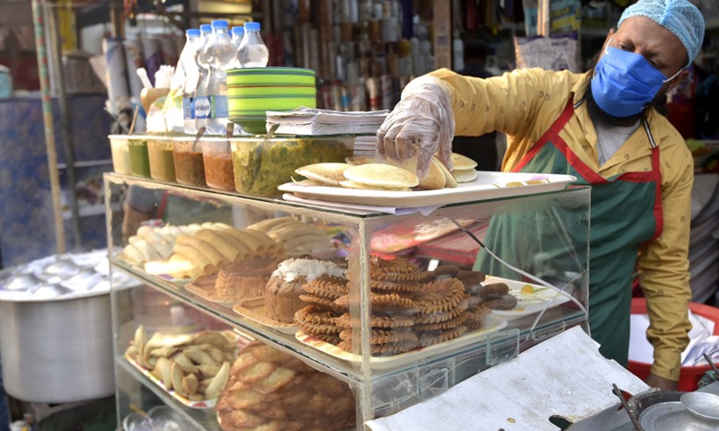 Winter cakes known as Pitha are seen at a roadside stall in Dhaka, Bangladesh, Dec. 20, 2021.(Photo: Xinhua)