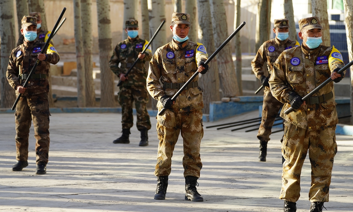 Officers take part in routine practices.
Photo: Fan Wei/GT