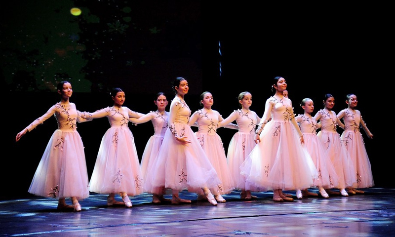 Children stage a musical performance ahead of the Christmas and New Year celebrations in Damascus, Syria, Dec. 21, 2021.(Photo: Xinhua)