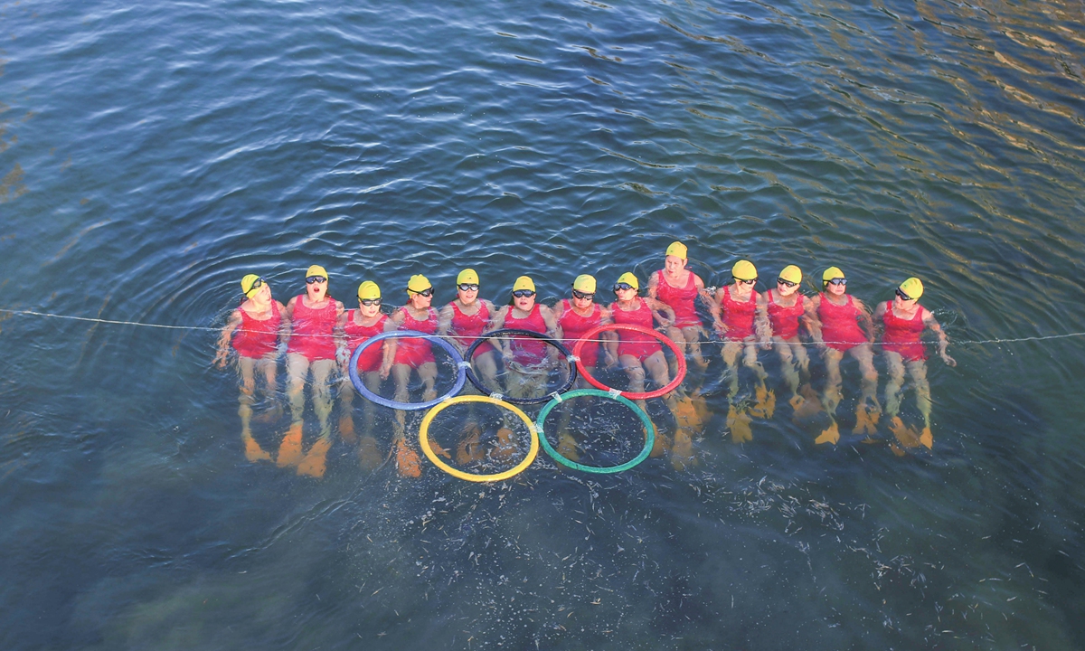 A group of winter swimming enthusiasts over 60 years old perform in Kunyu River on December 26 in Beijing, celebrating the approaching 2022 Winter Olympic Games.Photo:IC