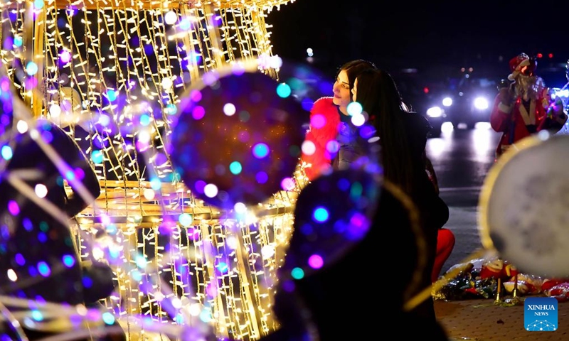 People take photos near a Christmas tree in Damascus, Syria, on Dec 29, 2021.Photo:Xinhua