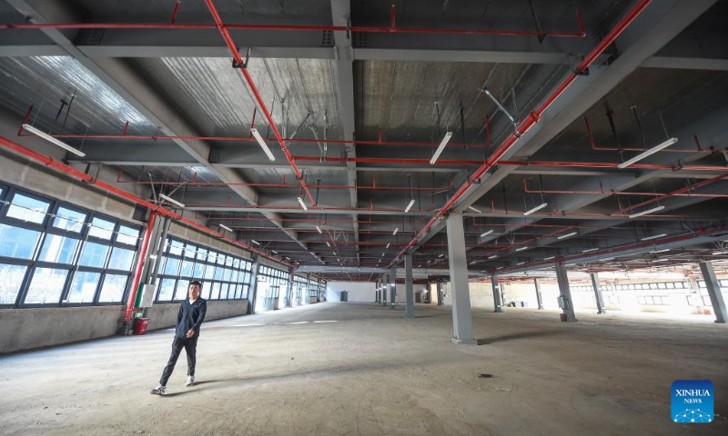 Photo taken on Dec. 5, 2021 shows a factory building and overseas warehouse project at the Yangpu Bonded Port Area in the Yangpu Economic Development Zone, south China's Hainan Province.