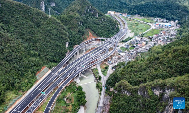 Aerial photo taken on Aug. 15, 2021 shows the expressway linking Xiushan and Yinjiang in southwest China's Guizhou Province. The total length of expressways in Guizhou Province exceeded 8,000 kilometers. (Xinhua/Tao Liang)