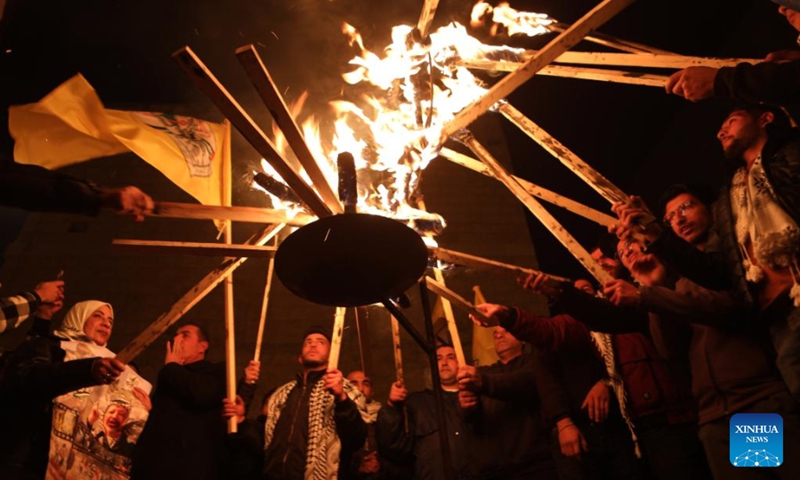 People take part in a rally marking the 57th anniversary of the Fatah movement in the West Bank city of Hebron, on Jan. 1, 2022. (Photo by Mamoun Wazwaz/Xinhua)