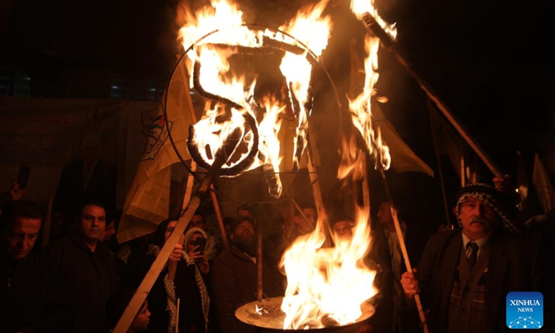 People take part in a rally marking the 57th anniversary of the Fatah movement in the West Bank city of Hebron, on Jan. 1, 2022. (Photo by Mamoun Wazwaz/Xinhua)