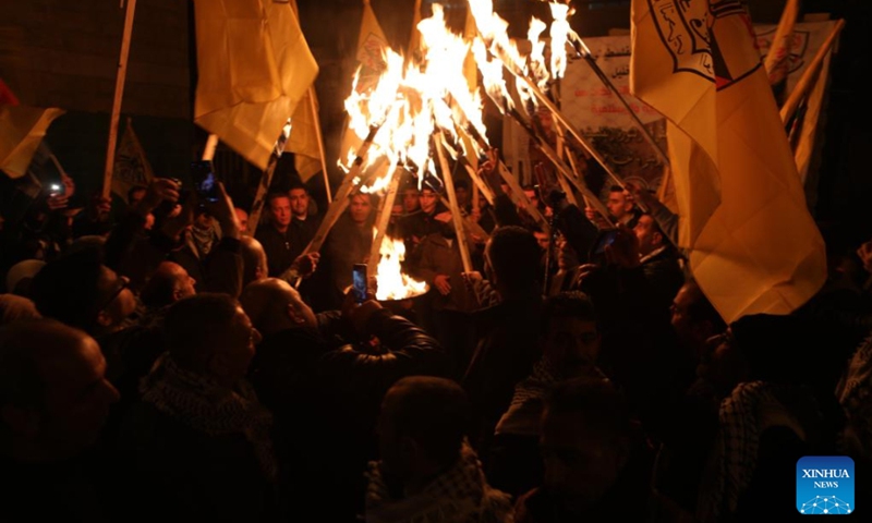 People take part in a rally marking the 57th anniversary of the Fatah movement in the West Bank city of Hebron, on Jan. 1, 2022. (Photo by Mamoun Wazwaz/Xinhua)