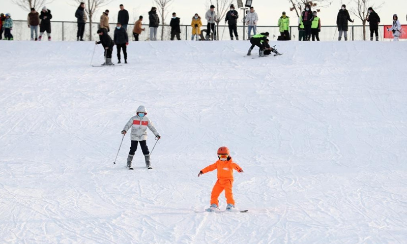 Tourists enjoy skiing at a ski resort in Dongying, east China's Shandong Province, Jan. 2, 2022.Photo:Xinhua