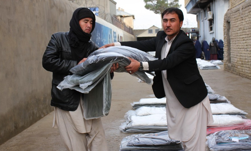 A man receives Chinese aid in Shiberghan, capital of Afghanistan's Jawzjan Province, Jan. 1, 2022.Photo:Xinhua