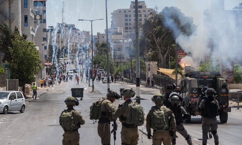 Protesters clash with members of Israeli border police and Israeli soldiers during an anti-Israel protest in the West Bank city of Bethlehem, May 14, 2021.(Photo: Xinhua)