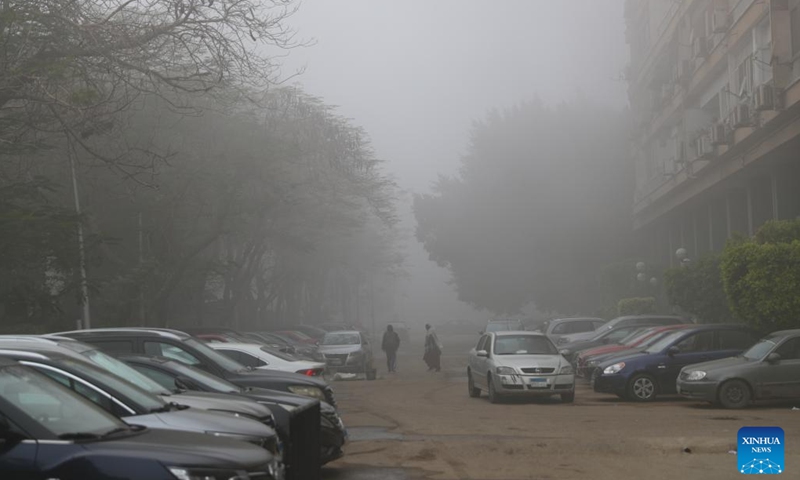 Photo shows the fog-shrouded Cairo, Egypt, Jan. 4, 2022. A heavy fog on Tuesday hit Cairo, causing poor visibility in the city.(Photo: Xinhua)