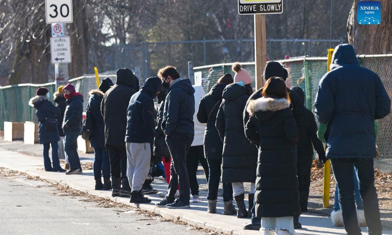 People wearing face masks line up to enter a COVID-19 vaccination clinic in Toronto, Canada, on Jan. 8, 2022.Photo:Xinhua