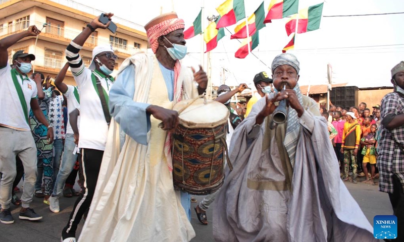 People take part in a parade during the fifth International Festival of Porto-Novo in Porto-Novo, Benin, on Jan. 10, 2022.(Photo: Xinhua)