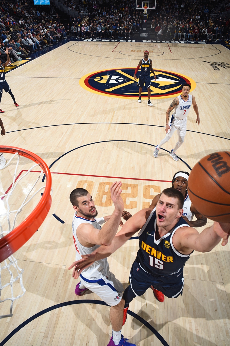 Nikola Jokic of the Denver Nuggets shoots the ball against the Los Angeles Clippers on January 19, 2022 in Denver, Colorado. Photo: VCG