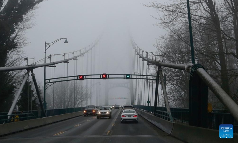 Vehicles travel across the Lions Gate bridge under foggy condition in Vancouver, Canada, on Jan. 23, 2022.Photo:Xinhua