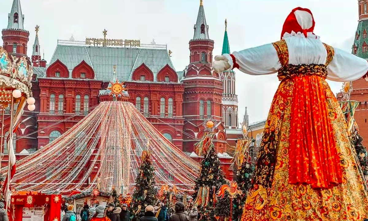 People celebrating the festival called Maslenitsa in springtime in Russia Photo:Sina Weibo 