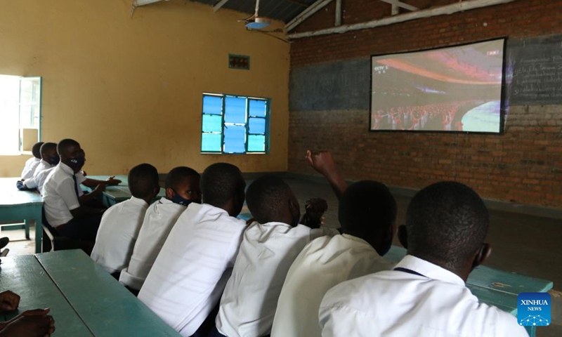 Students of GS (Group Scolaire) Kicukiro watch the opening ceremony of the Beijing 2022 Olympic Winter Games in Kigali, capital of Rwanda, Feb. 4, 2022.Photo:Xinhua