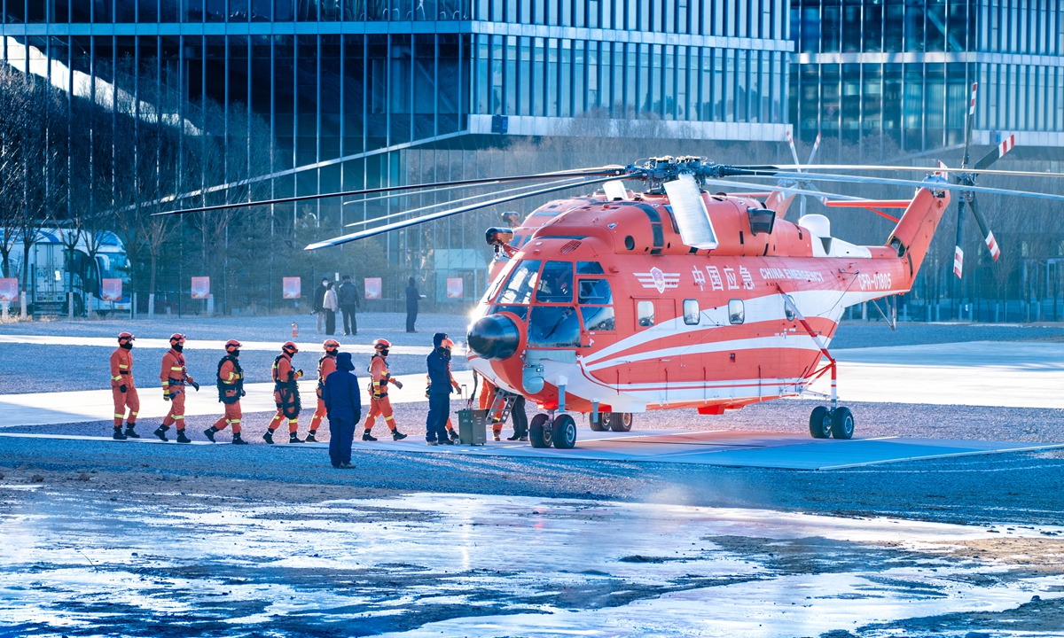 Rescuers fly a Chinese made helicopter in a rehearsal air rescue mission ahead of the Beijing 2022 Winter Olympics at Zhangjiakou, North China's Hebei Province on January 16, 2022. Photo: VCG