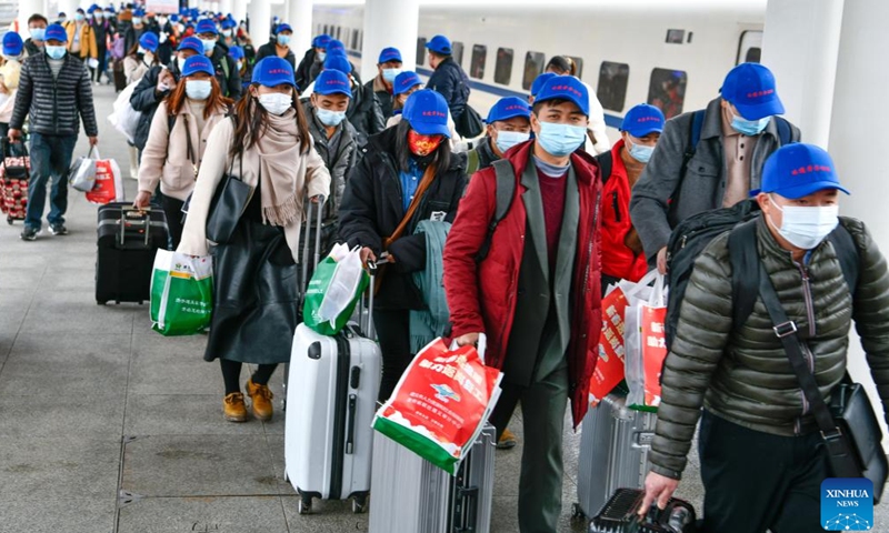 Migrant workers are seen at Zunyi Station in Zunyi, southwest China's Guizhou Province, Feb. 8, 2022.Photo:Xinhua