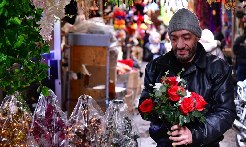 Photo taken on Feb. 10, 2022 shows a Syrian shopkeeper preparing gifts for the upcoming Valentine's Day in the capital Damascus.(Photo: Xinhua)