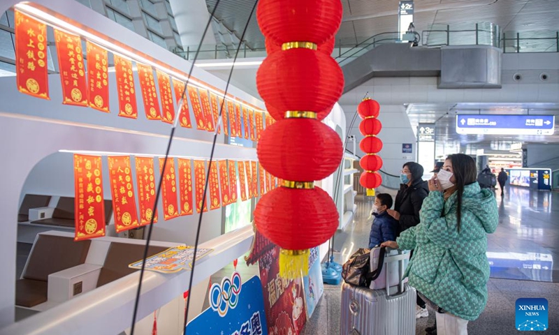 Passengers take part in a riddle guessing activity at the waiting hall of Hangzhou East Railway station to celebrate the upcoming Lantern Festival in Hangzhou, east China's Zhejiang Province, Feb. 14, 2022. The Lantern Festival, the 15th day of the first month of the Chinese lunar calendar, falls on Feb. 15 this year.(Photo: Xinhua)