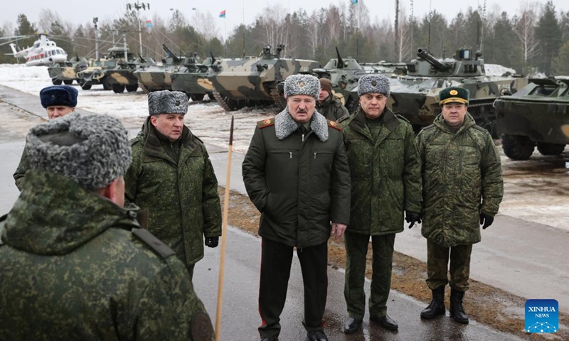 Belarusian President Alexander Lukashenko (3rd, R) visits the Osipovichi training ground, where the military exercises Allied Resolve 2022 are taking place, in Belarus, Feb 17, 2022.Photo:Xinhua