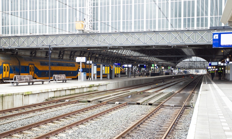 Photo taken on Feb. 18, 2022 shows empty train platforms in Amsterdam, the Netherlands.(Photo: Xinhua)