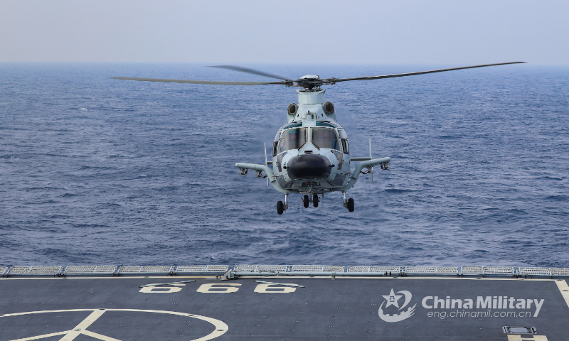 A ship-borne helicopter attached to a naval landing ship flotilla under the PLA South Theater Command takes off from the flight deck of the amphibious dock landing ship Jinggangshan (Hull 999) during the helicopter flight training on February 8, 2022. (eng.chinamil.com.cn/Photo by Qiao Chenxi)