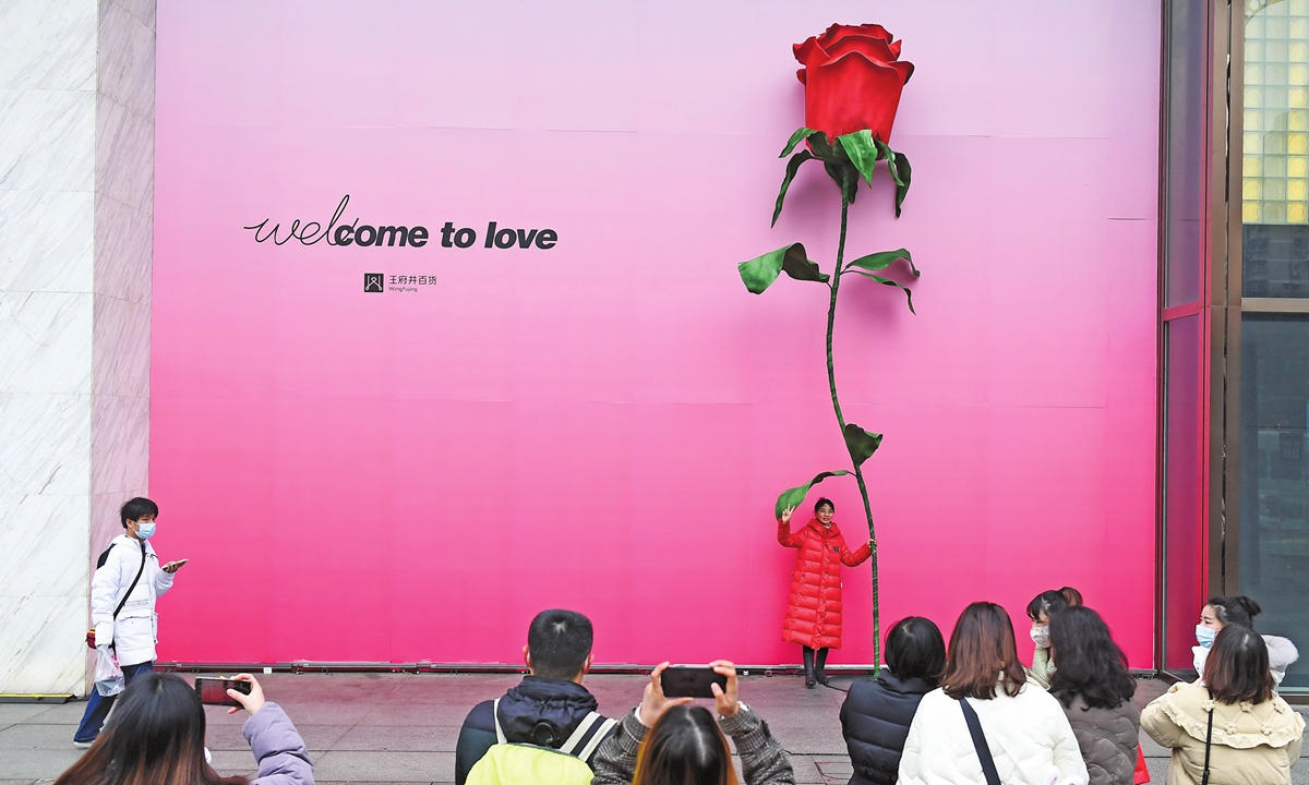 A giant rose model is seen outside a shopping mall in Changsha, central China's Hunan Province, on February 17, 2022, attracting many citizens to take photos.Photo:IC