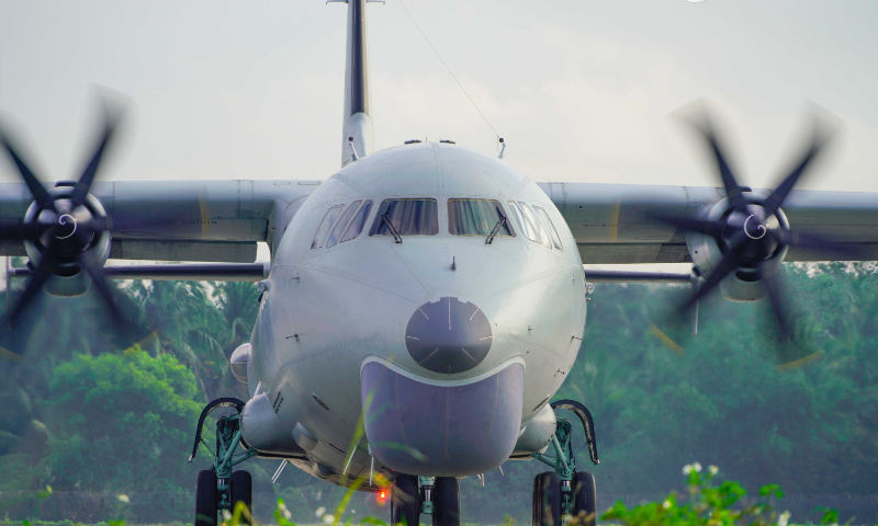 An anti-submarine patrol aircraft attached to a naval aviation regiment under the PLA Southern Theater Command taxis along the runway to the refueling pits after completing a recent anti-submarine flight training mission. (eng.chinamil.com.cn/Photo by Qin Qianjiang)