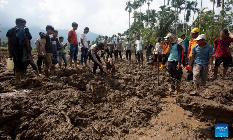 People search in a muddy area caused by landslides after a 6.1 magnitude quake in Pasaman Barat, West Sumatra, Indonesia, Feb. 27, 2022. (Photo by Andry Mardiansyah/Xinhua)