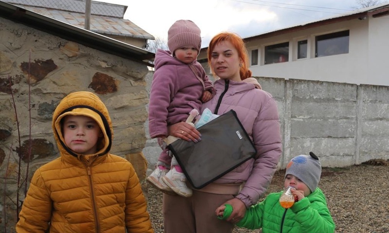 Romania sets up temporary shelter to accommodate people from Ukraine ...