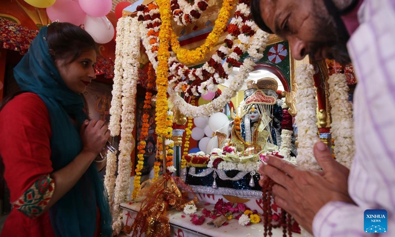 Devotees pray at a temple on the occasion of Hindu festival Mahashivratri in Amritsar district, Punjab state, northern India, on March 1, 2022.Photo:Xinhua