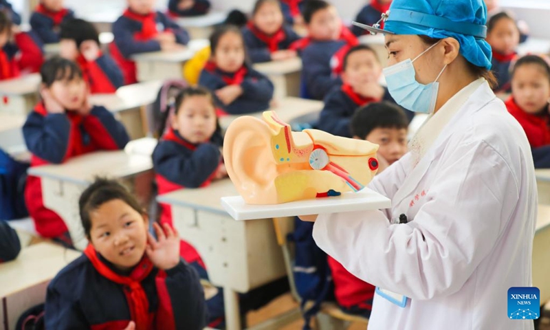 A medical worker explains the structure of ears in Zhongguan Township, Deqing County, Huzhou City, east China's Zhejiang Province, March 2, 2022. March 3 marks China's national Ear Care Day. Various activities were held to promote public awareness of hearing protection.(Photo: Xinhua)